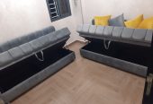 بائيع و صانع الأثاث المنزلية بما فيه من كراسي ومن فراش النوم الأريكة عصرية و ديارية وصواقية