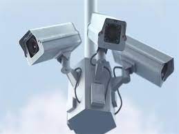 تقني كاميرا المراقبة(caméra du surveillance)