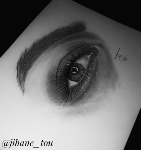 رسامة محترفة في البورتريهات